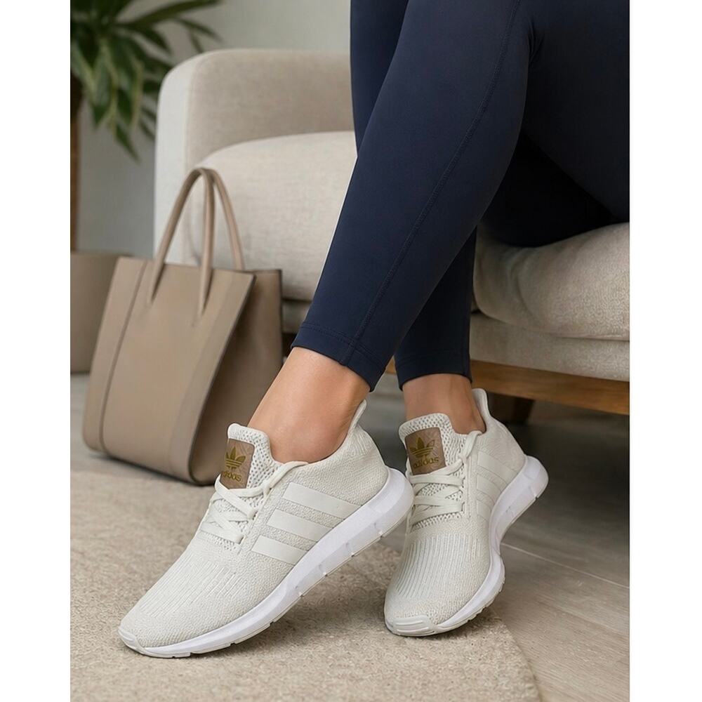 NWOT Adidas Swift Run Sneakers White Knit Women’s 6 Minimalist‎